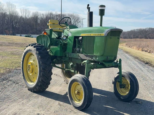 Image of John Deere 3020 equipment image 2