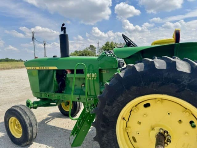 Image of John Deere 4000 equipment image 1