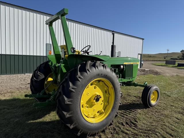 Image of John Deere 4020 equipment image 2