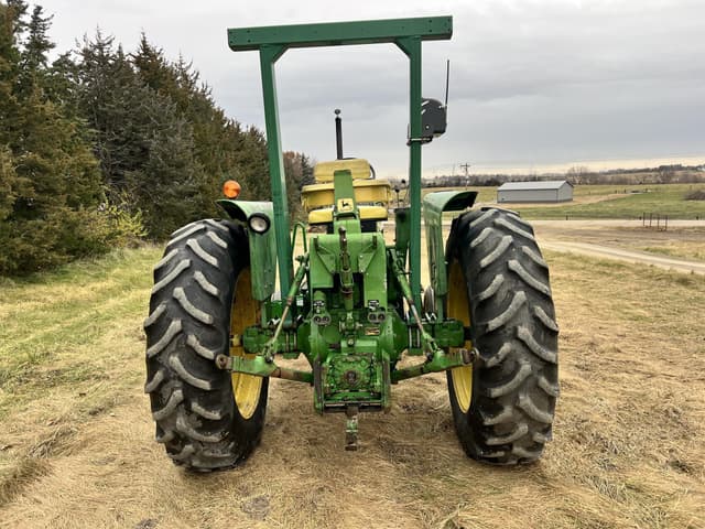 Image of John Deere 4020 equipment image 2