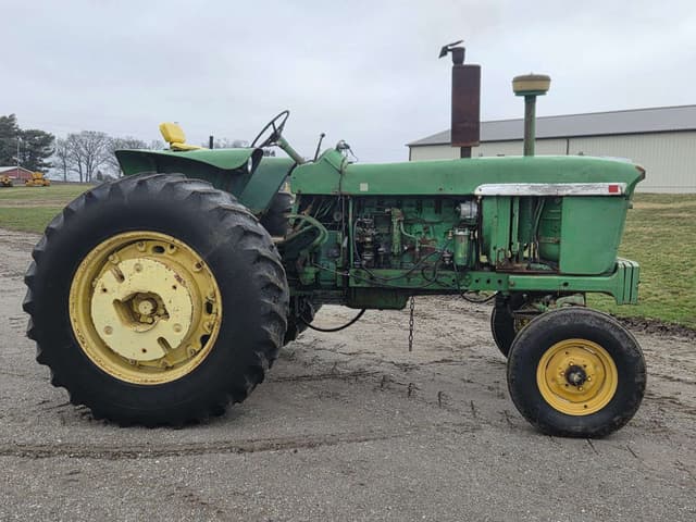 Image of John Deere 4025 equipment image 3