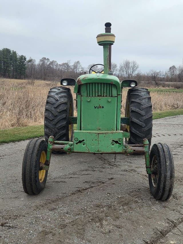 Image of John Deere 4025 equipment image 1