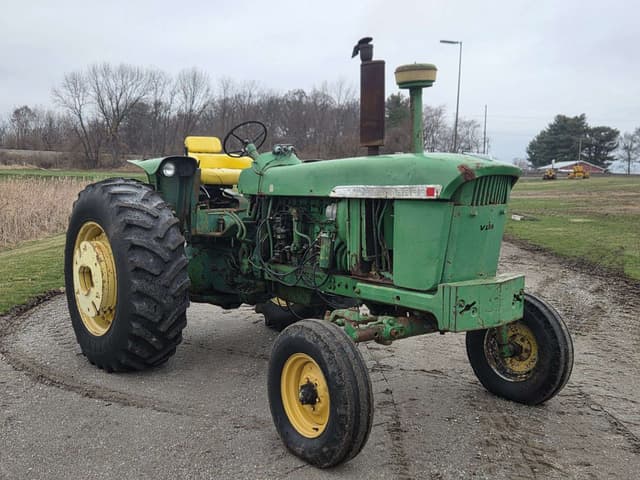 Image of John Deere 4025 equipment image 2