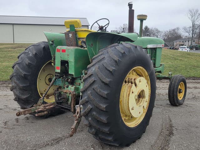 Image of John Deere 4025 equipment image 4