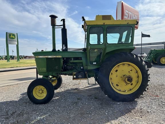 Image of John Deere 4320 equipment image 1