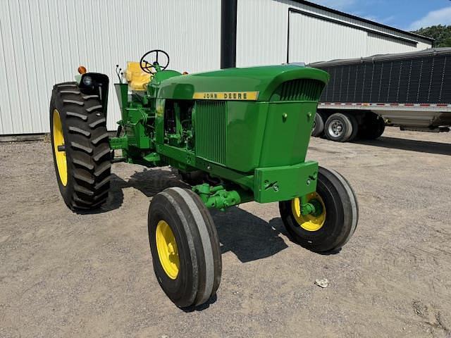 Image of John Deere 4320 equipment image 4