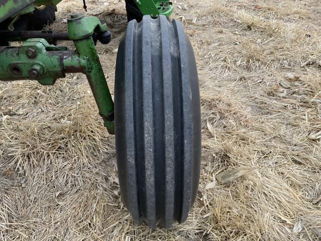 Image of John Deere 4320 equipment image 4