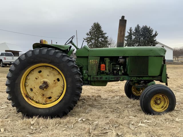 Image of John Deere 4320 equipment image 2