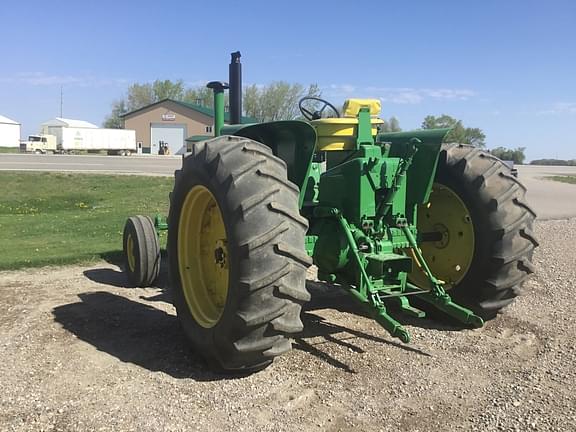 Image of John Deere 4320 equipment image 3