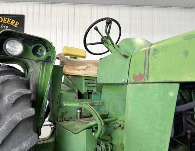 Image of John Deere 4320 equipment image 4