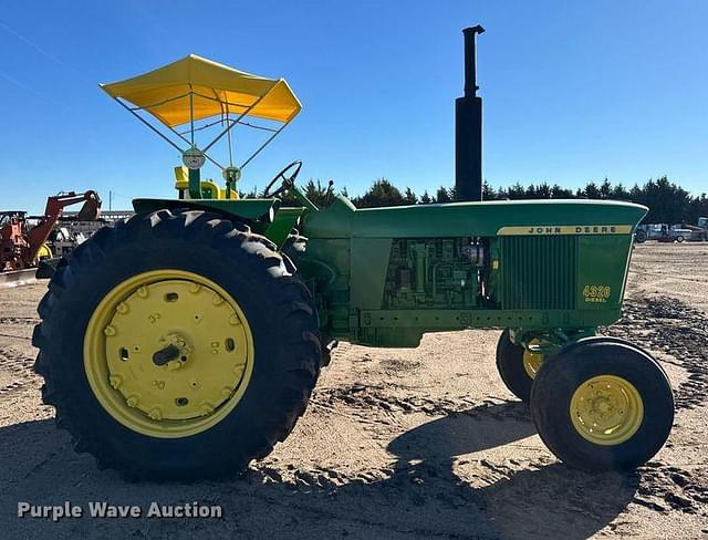 Image of John Deere 4320 equipment image 3