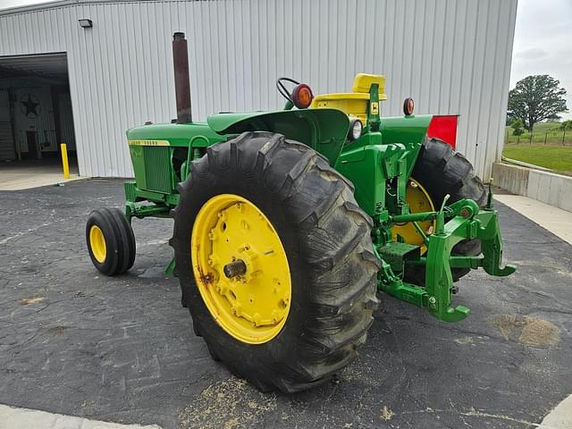 Image of John Deere 4320 equipment image 2
