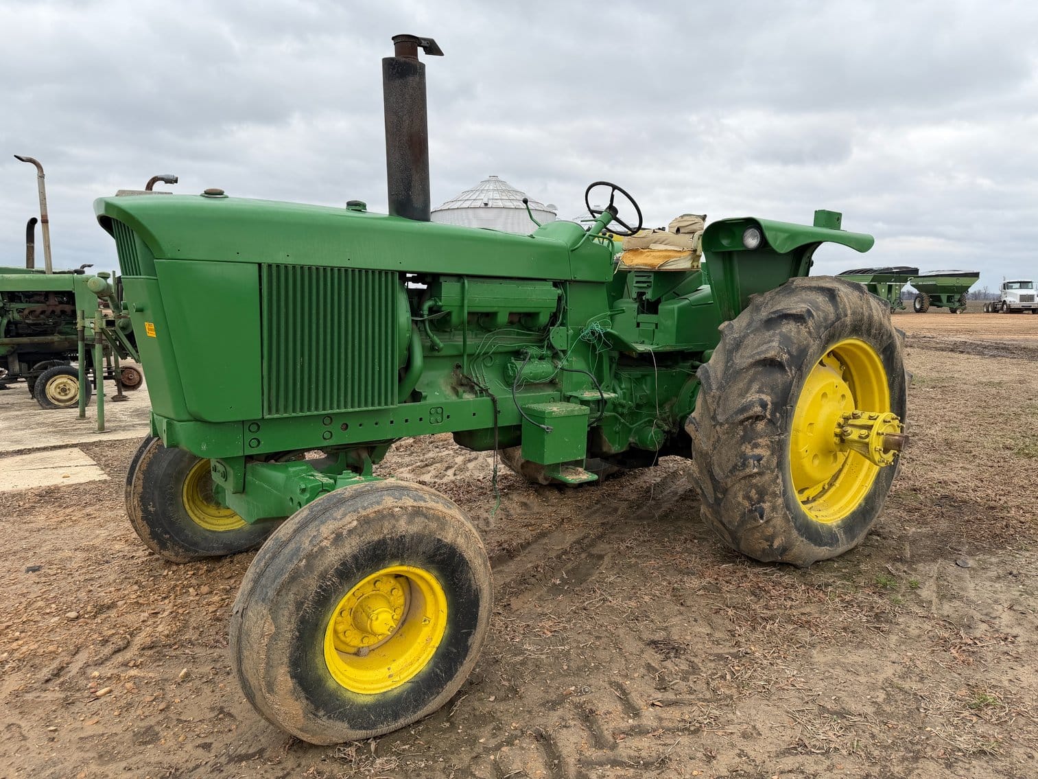 1971 John Deere 4620 Equipment Image0