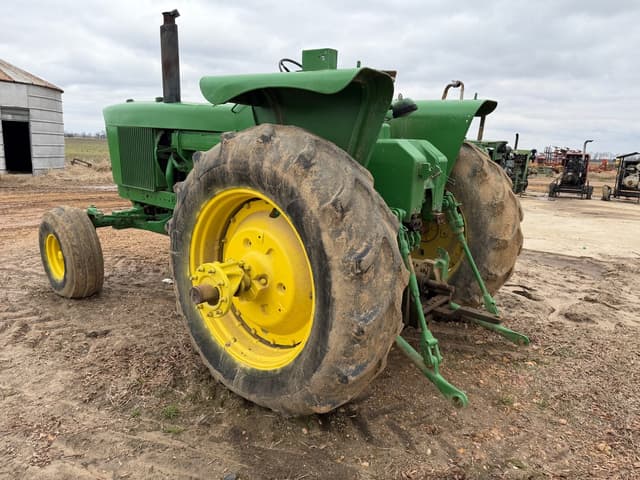 Image of John Deere 4620 equipment image 3