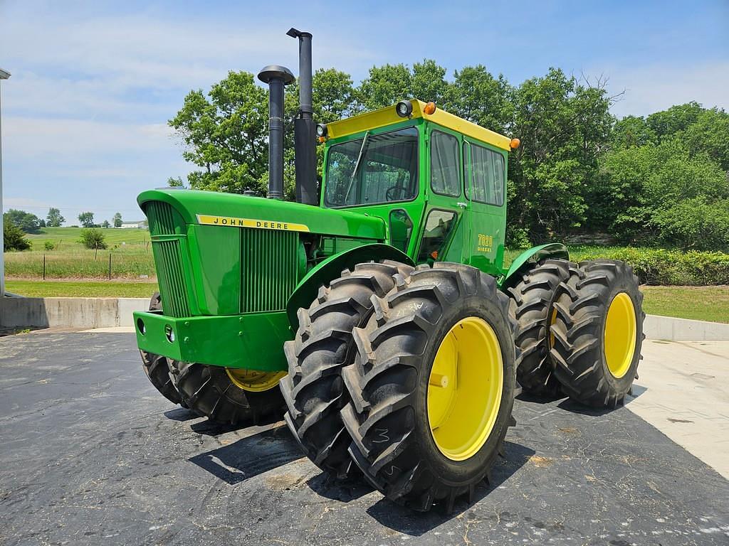 Image of John Deere 7020 Primary image