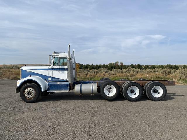 Image of Kenworth W900 equipment image 2