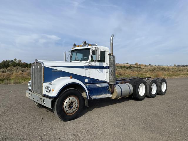 Image of Kenworth W900 equipment image 1