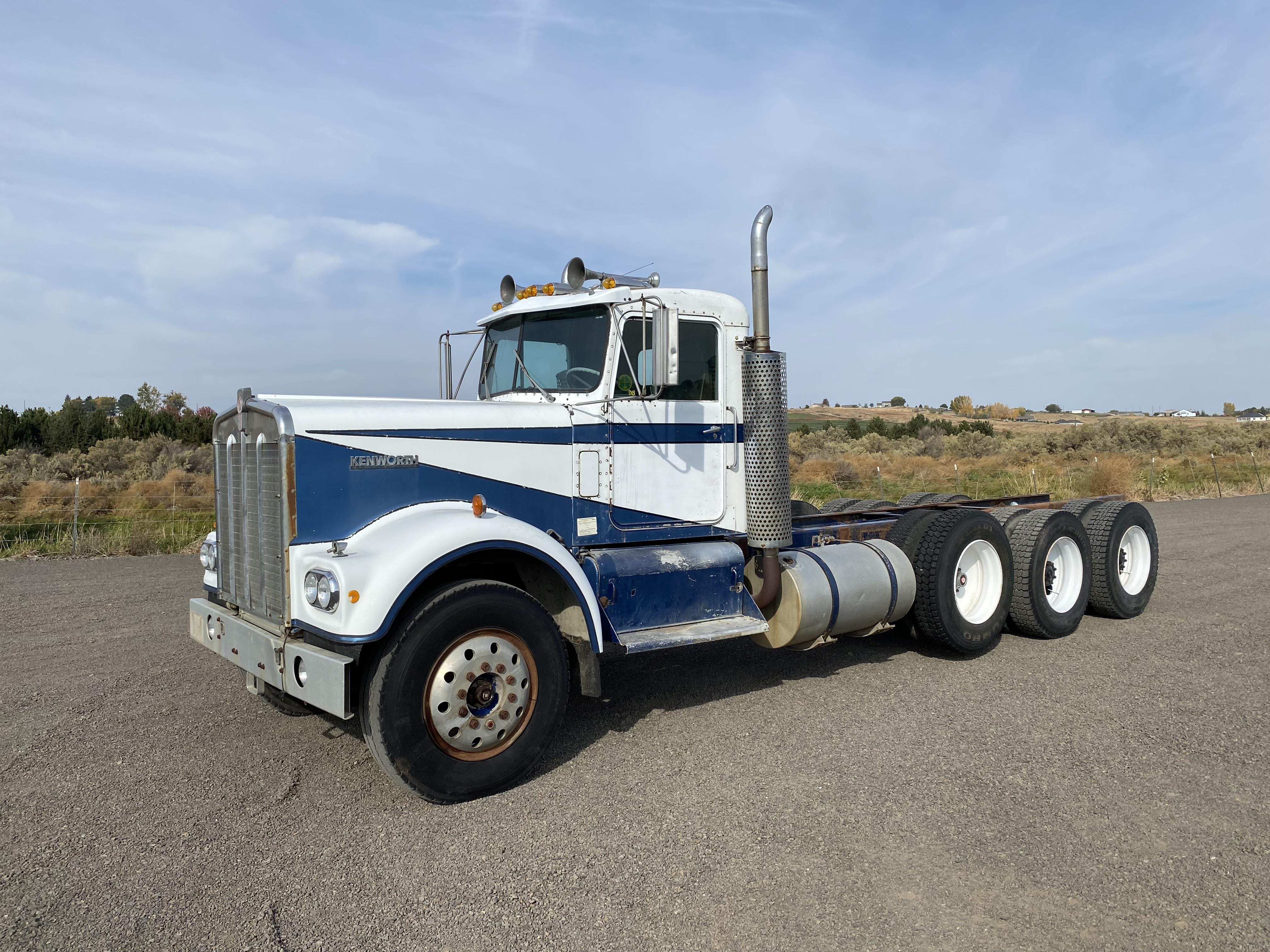 Main image Kenworth W900