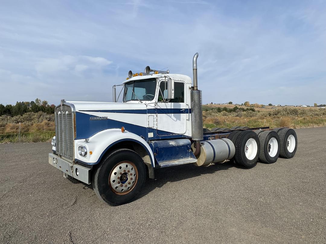 Image of Kenworth W900 Primary image