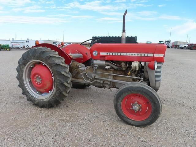 Image of Massey Ferguson 135 equipment image 4