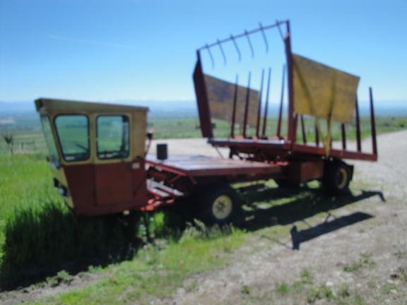 1971 New Holland 1049 Equipment Image0