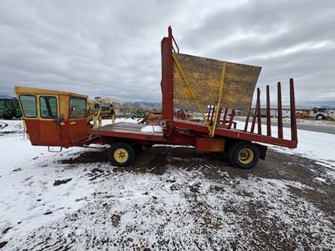 Image of New Holland 1049 equipment image 2