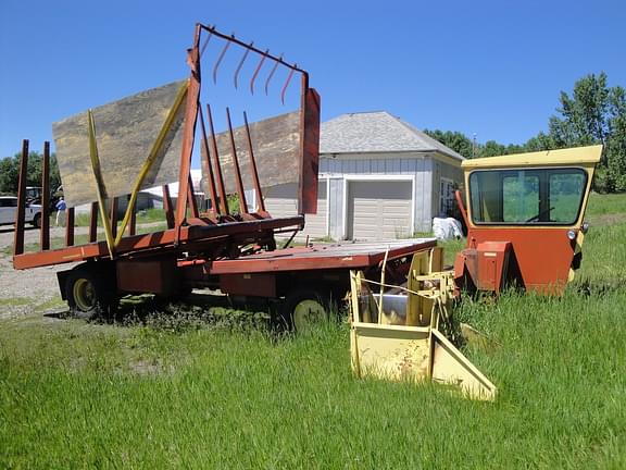 Image of New Holland 1049 equipment image 4