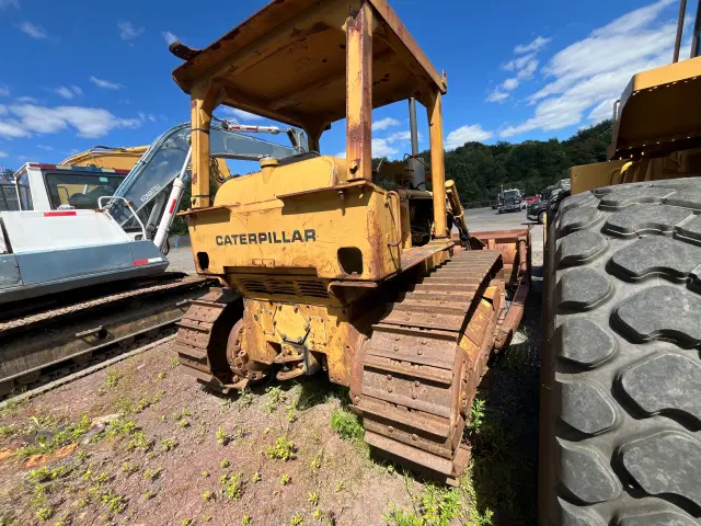 Image of Caterpillar D5 equipment image 4