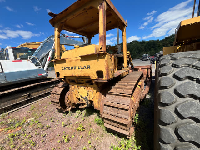 Image of Caterpillar D5 equipment image 4