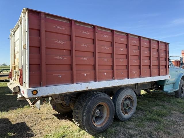 Image of Chevrolet C60 equipment image 4