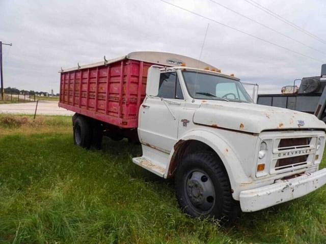 Image of Chevrolet 50 equipment image 1
