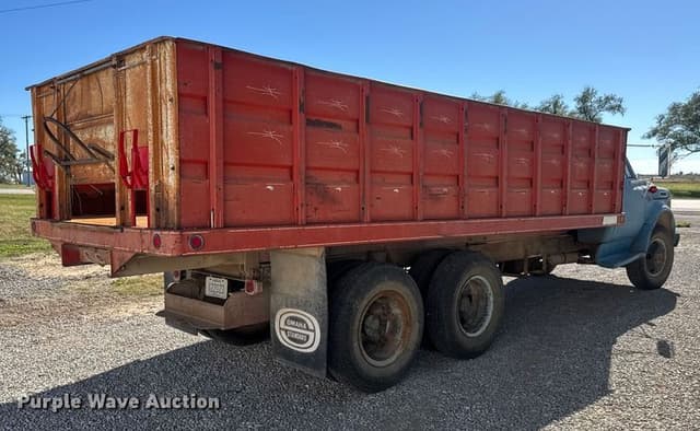 Image of Chevrolet C50 equipment image 4