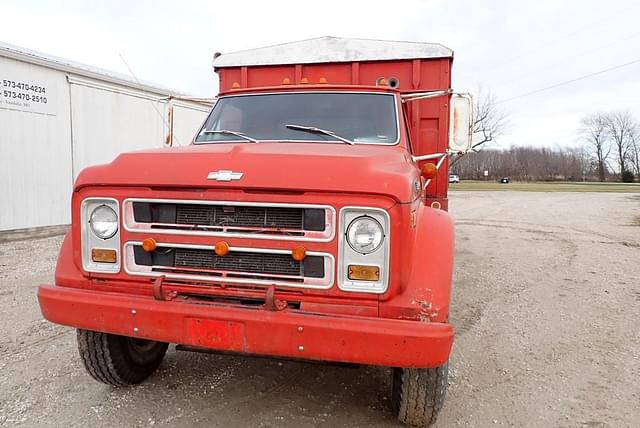 Image of Chevrolet C60 equipment image 3