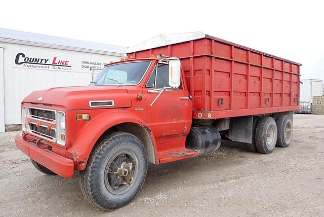 Image of Chevrolet C60 equipment image 1