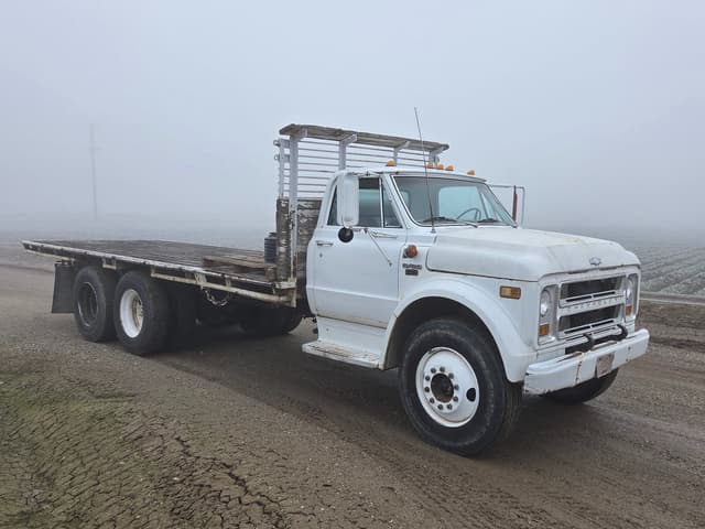 Image of Chevrolet C60 equipment image 1
