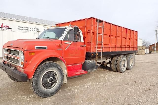 Image of Chevrolet C60 equipment image 1