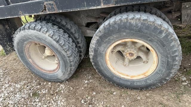 Image of Chevrolet C60 equipment image 2