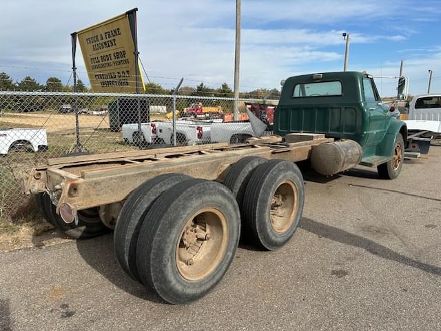Image of Chevrolet C60 equipment image 3