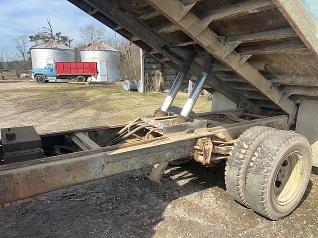 Image of Chevrolet C50 equipment image 1