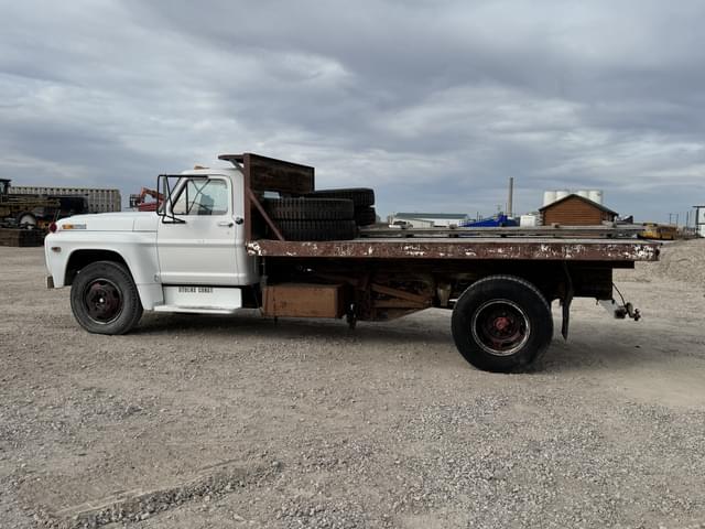 Image of Ford F-600 equipment image 4