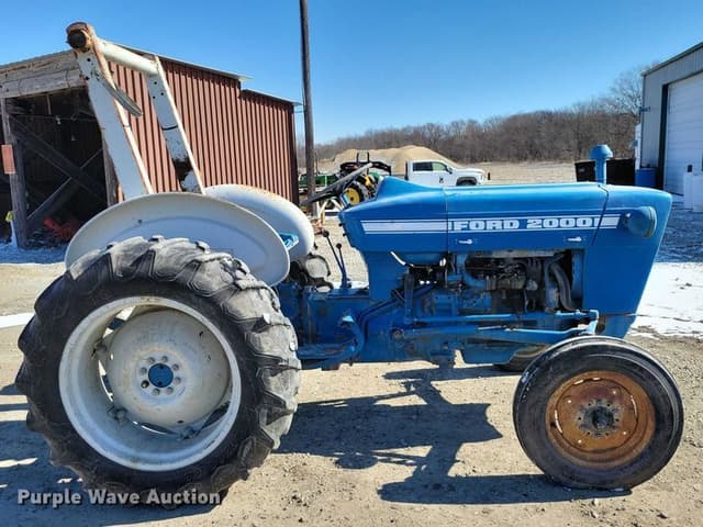Image of Ford 2000 equipment image 3