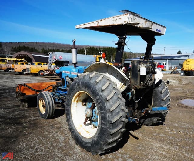 Image of Ford 4000 equipment image 3