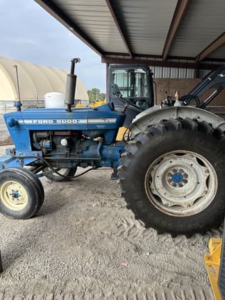 Image of Ford 5000 equipment image 3