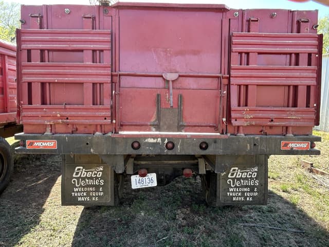 Image of Ford 600 equipment image 3