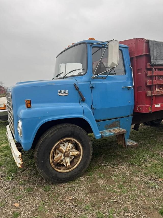 Image of Ford 600 equipment image 2