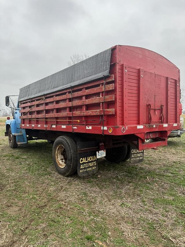 Image of Ford 600 equipment image 4