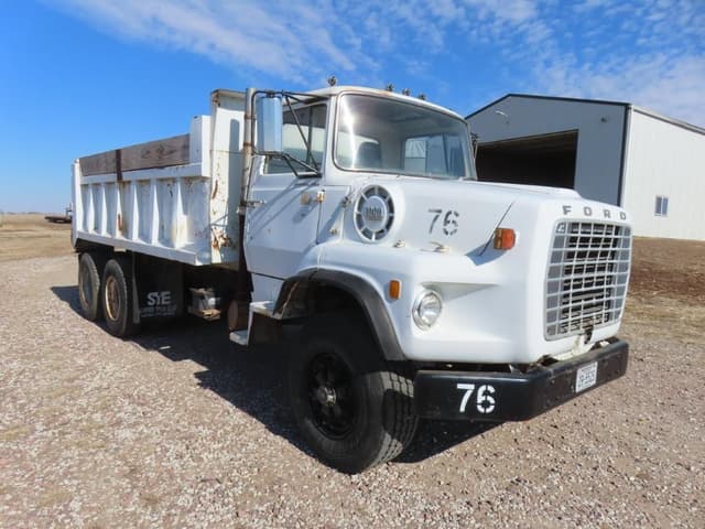 Image of Ford F-8000 equipment image 3