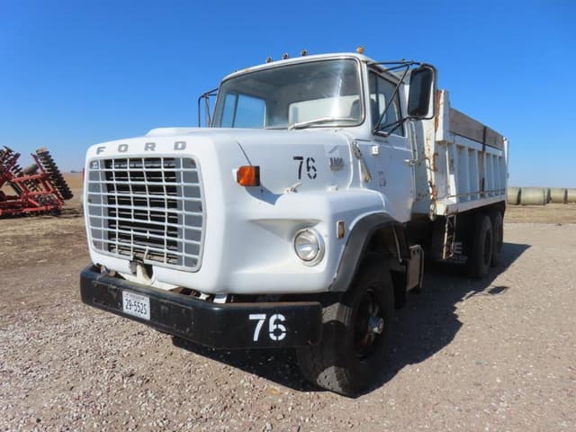 Image of Ford F-8000 equipment image 1