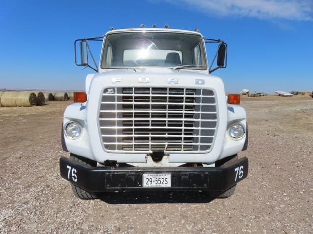 Image of Ford F-8000 equipment image 2