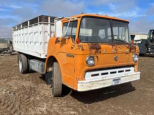 1972 Ford F-700 Equipment Image0